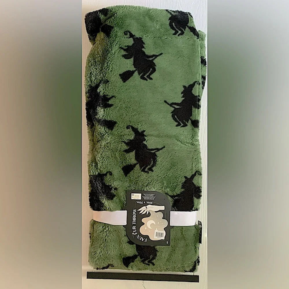 Artisan 34 Flying Wicked Witches Faux Fur Halloween Throw Blanket